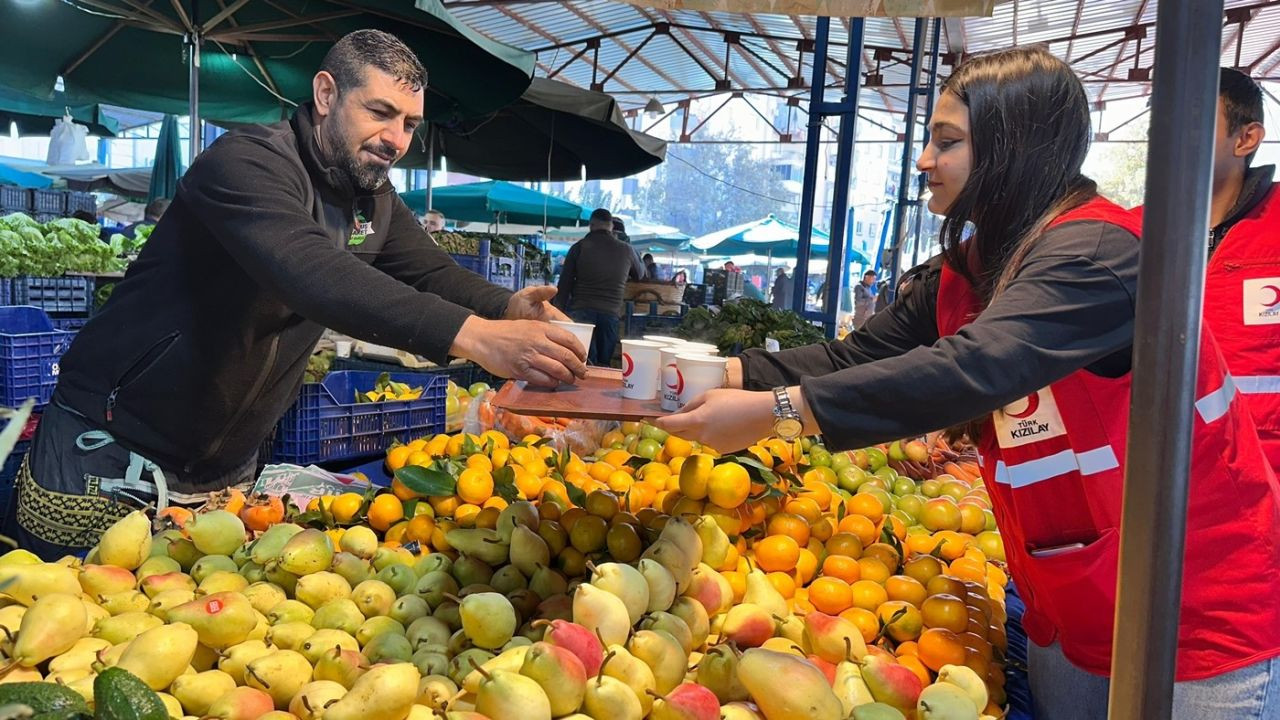 Kızılay'dan esnafa mesir macunlu süt ikramı - Sayfa 5