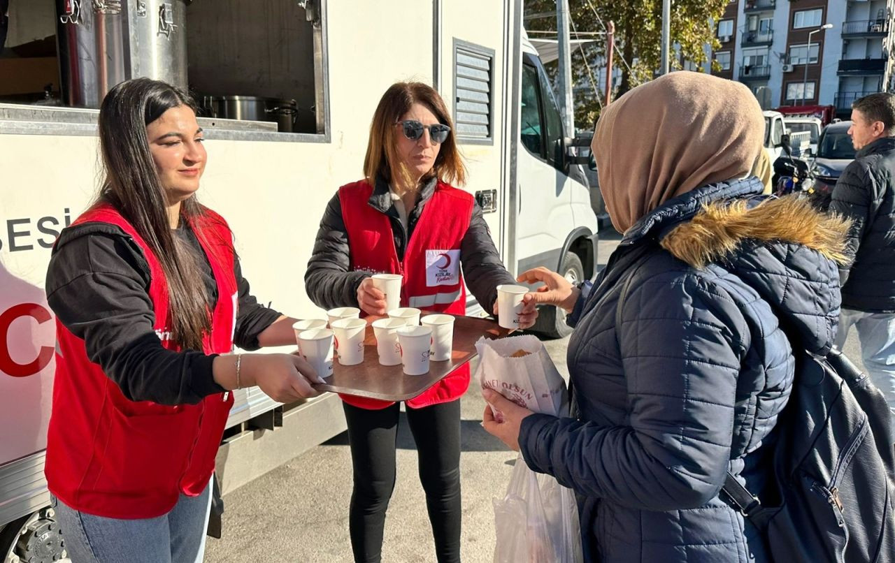 Kızılay'dan esnafa mesir macunlu süt ikramı - Sayfa 4