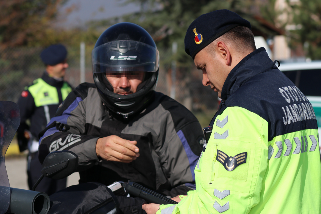 Jandarmadan habersiz otoyolda kuş uçmuyor - Sayfa 5