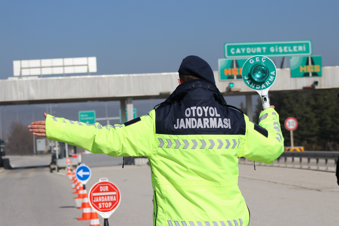 Jandarmadan habersiz otoyolda kuş uçmuyor - Sayfa 1