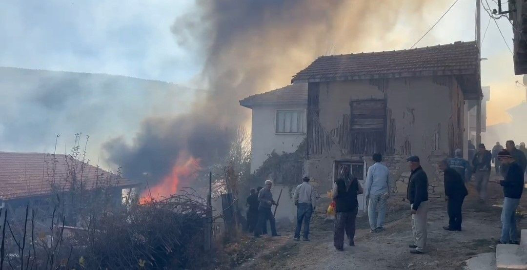 Tavşanlı'nın Kızılçukur köyünde korkutan yangın - Sayfa 3