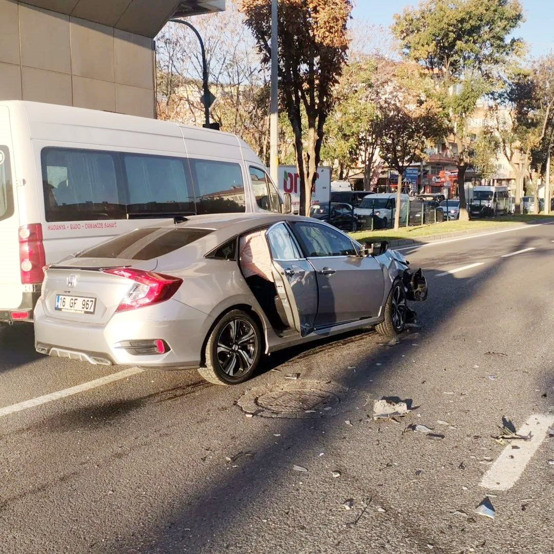 Mudanya'da Feci Kaza: İki Araç Çarpıştı, Panik Anları Yaşandı - Sayfa 3