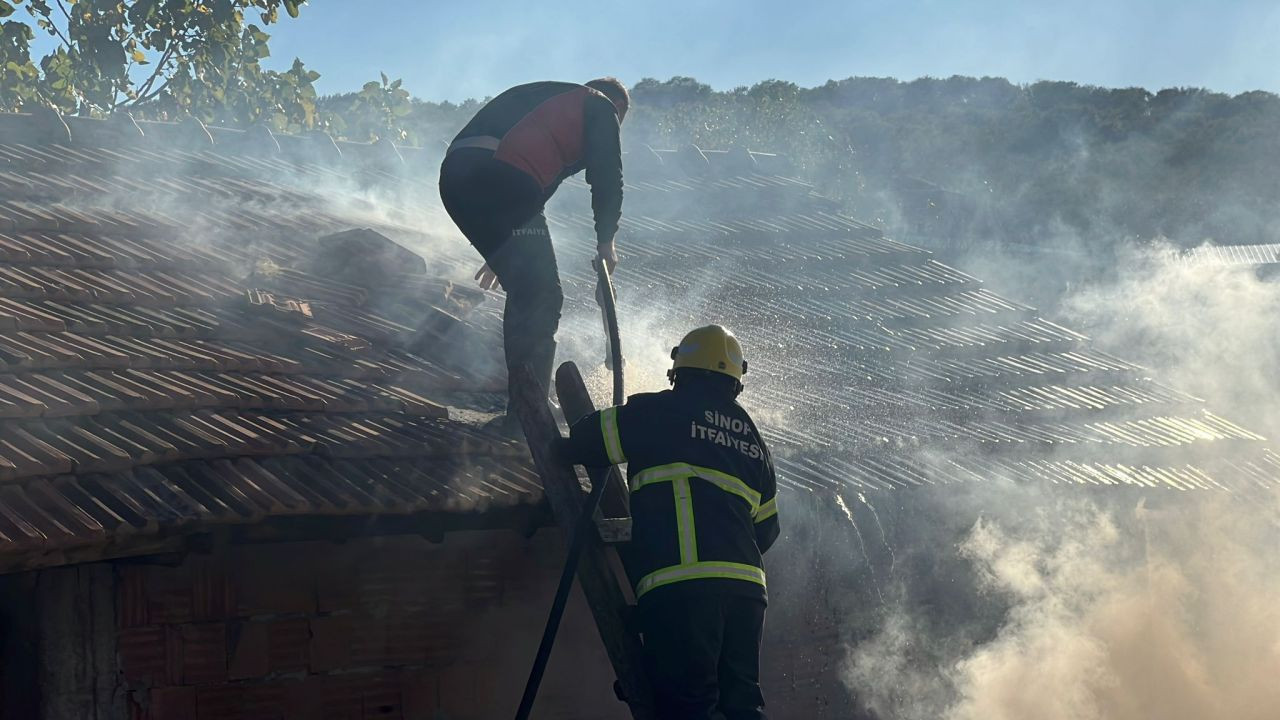 Sinop'ta Çakmakla Oynayan Çocuklar Samanlık Yangınına Sebep Oldu - Sayfa 1