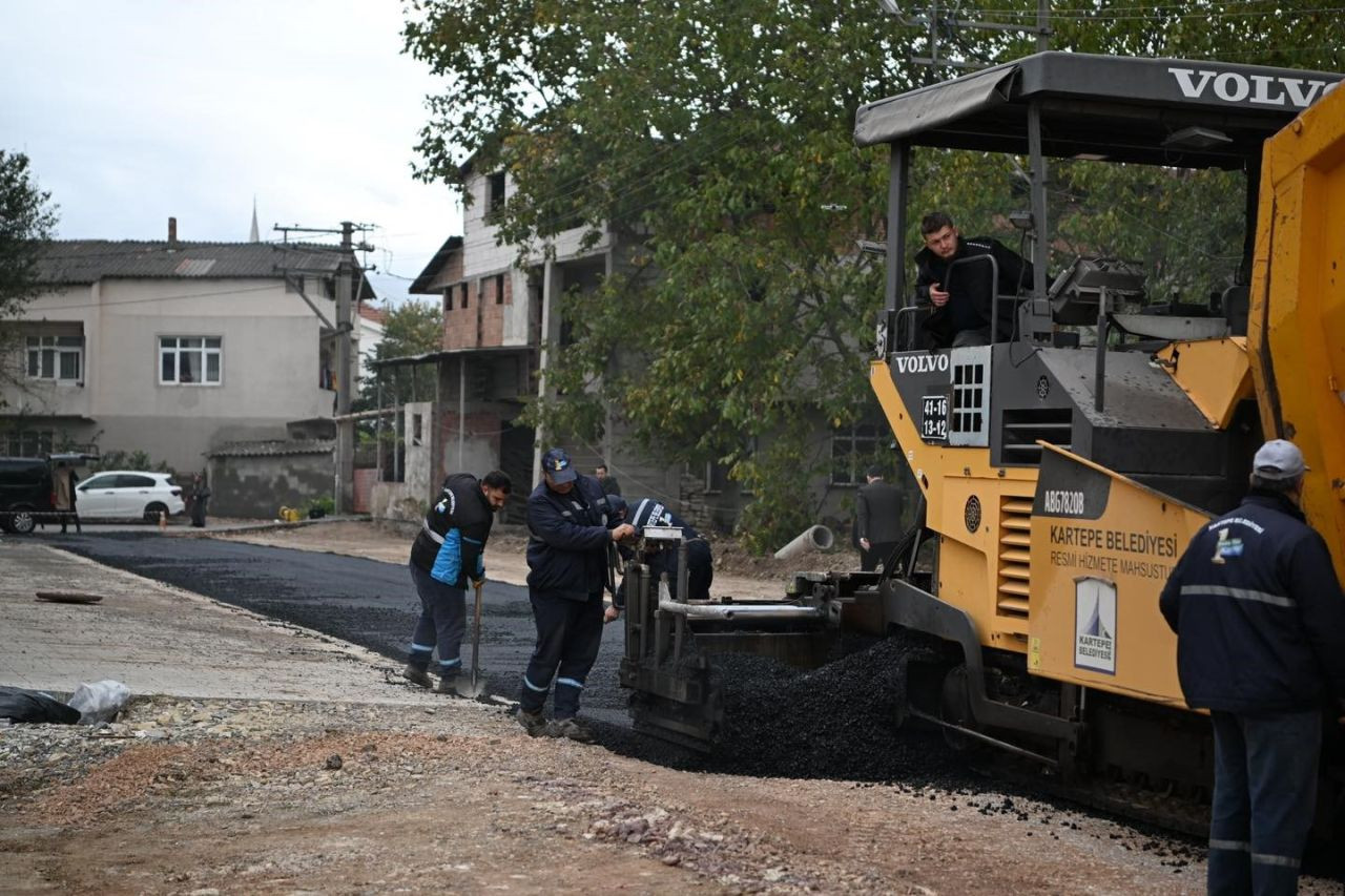 Kartepe’de 3 Sokağa 750 Ton Asfalt Serildi - Sayfa 1