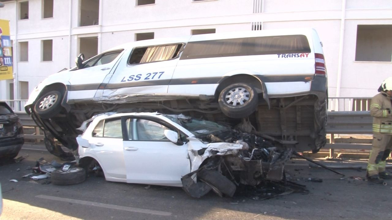 Maltepe'de Vinç Kontrolden Çıktı, 7 Aracı Biçti: 2 Yaralı - Sayfa 4