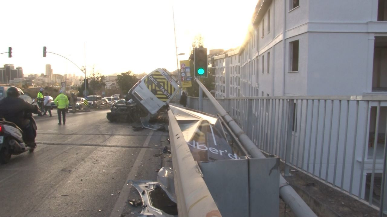 Maltepe'de Vinç Kontrolden Çıktı, 7 Aracı Biçti: 2 Yaralı - Sayfa 1