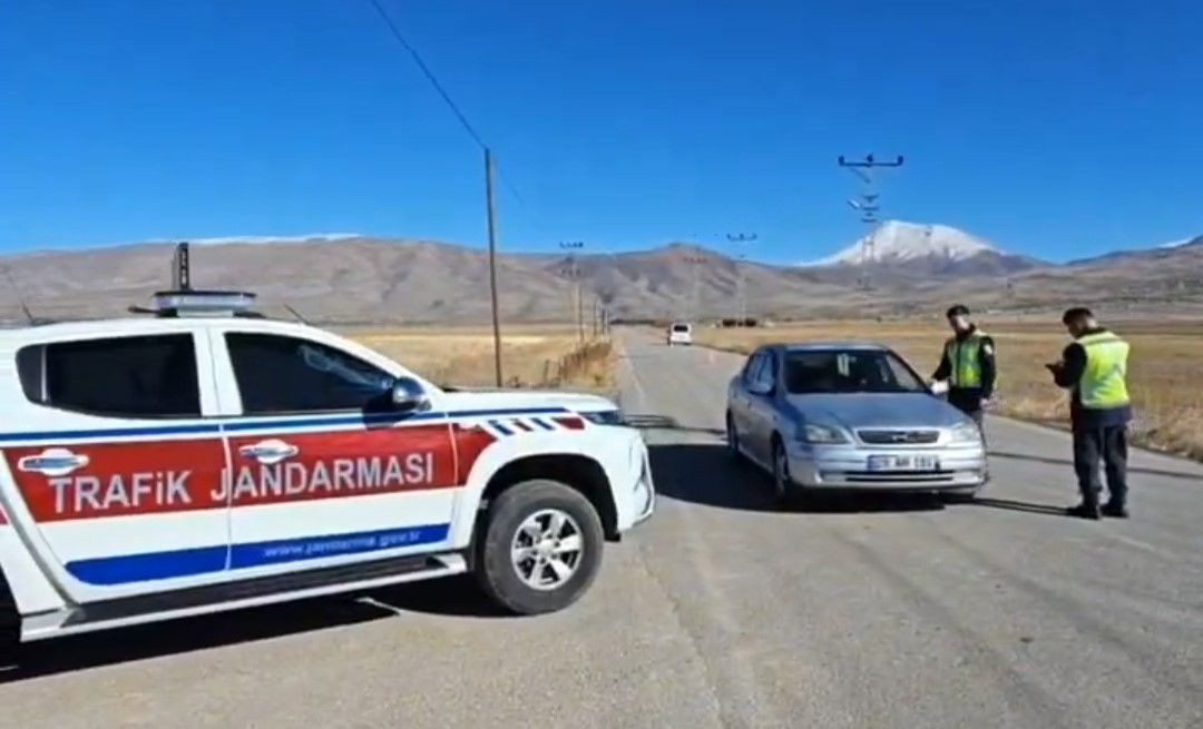 Van'da Jandarma Ekiplerinden Trafik Denetimi: 133 Araç ve Sürücüye İşlem Yapıldı - Sayfa 4