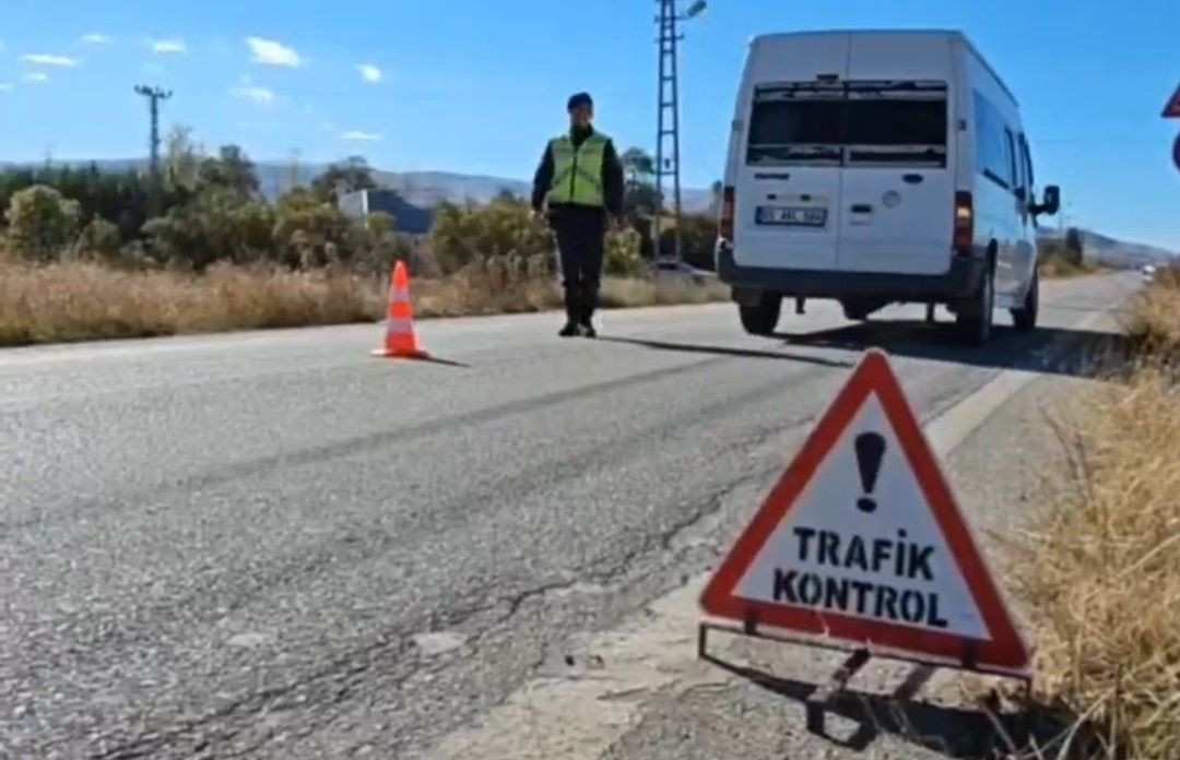 Van'da Jandarma Ekiplerinden Trafik Denetimi: 133 Araç ve Sürücüye İşlem Yapıldı - Sayfa 2