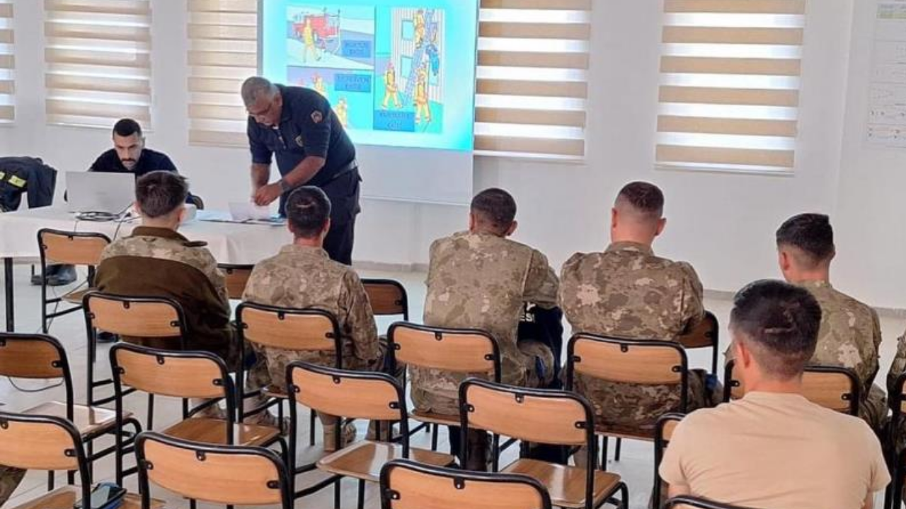 Hatay’da Askerlere Yangın Güvenliği Eğitimi Verildi