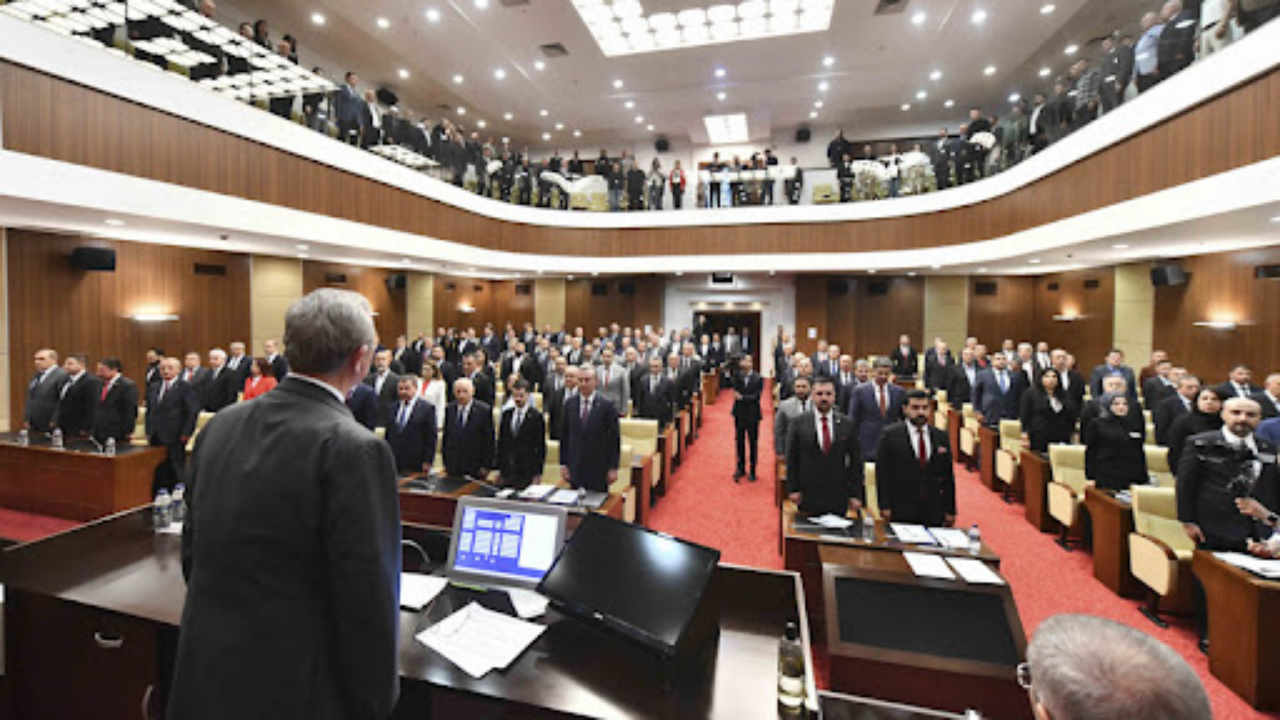 Ankara Büyükşehir Belediye Meclis Toplantısı'nda Konser Gerginliği