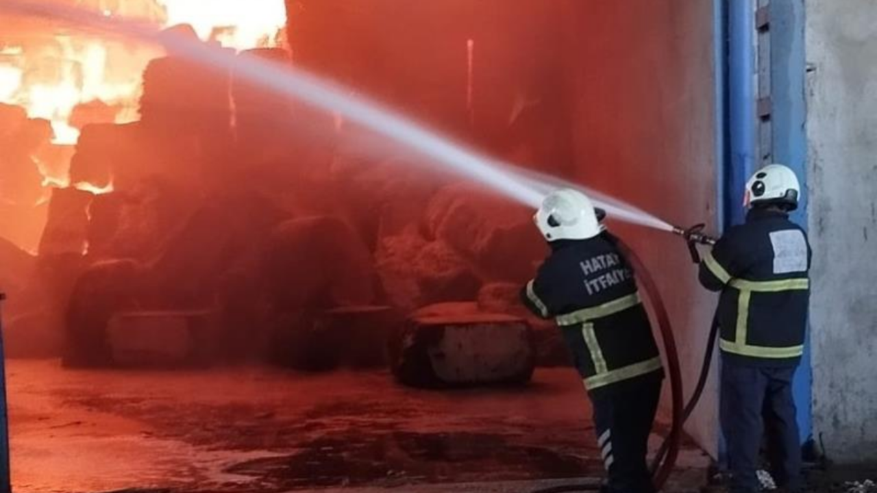 Hatay'daki Pamuk Fabrikasında Çıkan Yangın Kontrol Altına Alındı