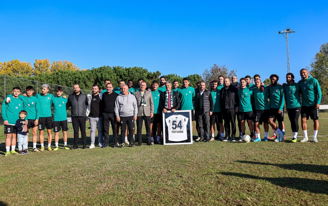 Sakaryaspor'a Moral Ziyareti: “Pazar günü hep birlikte takımımızın yanında olalım” - Sayfa 1