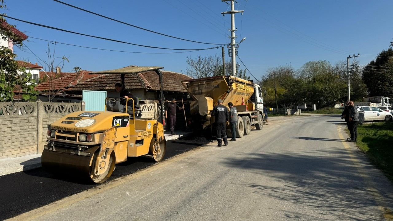 Konforlu ulaşım için Serdivan'da asfalt çalışmalarına yoğun mesai