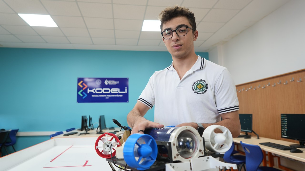 Kocaeli'li öğrenciler su altı robotuyla birinci oldu