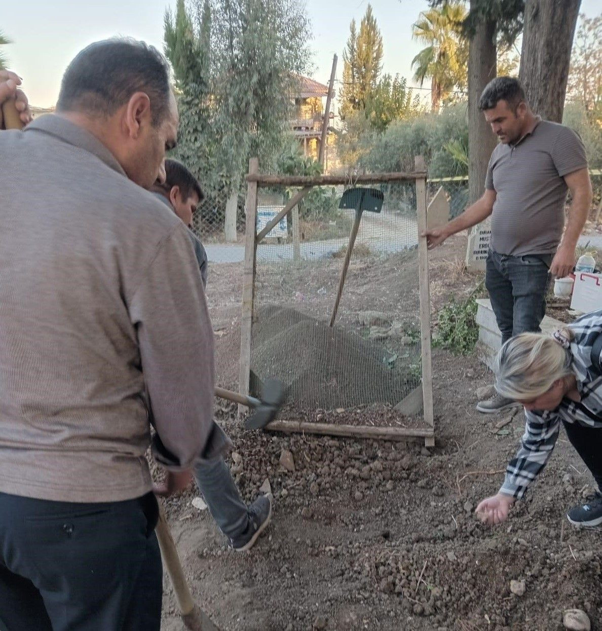 Mezar kazarken kırılan küpten bin 100 adet gümüş sikke çıktı - Sayfa 2