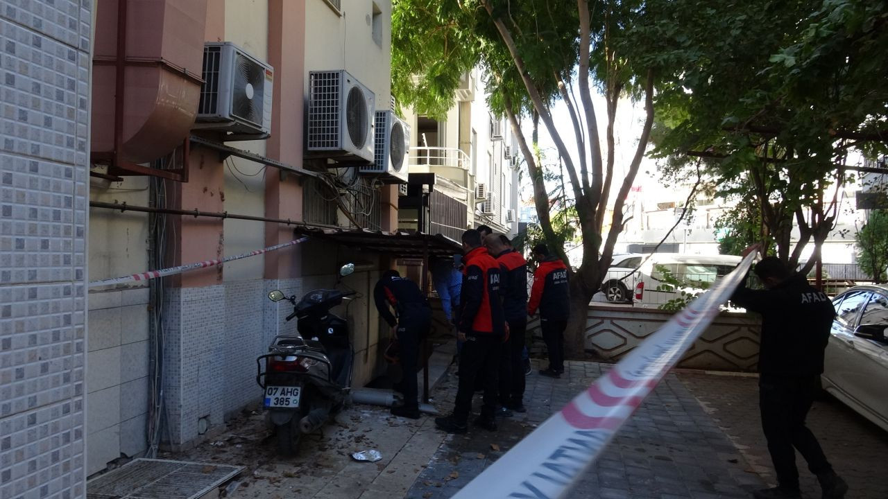 Gaz sıkışması bomba gibi patladı, 2 belediye çalışanı yaralandı - Sayfa 9