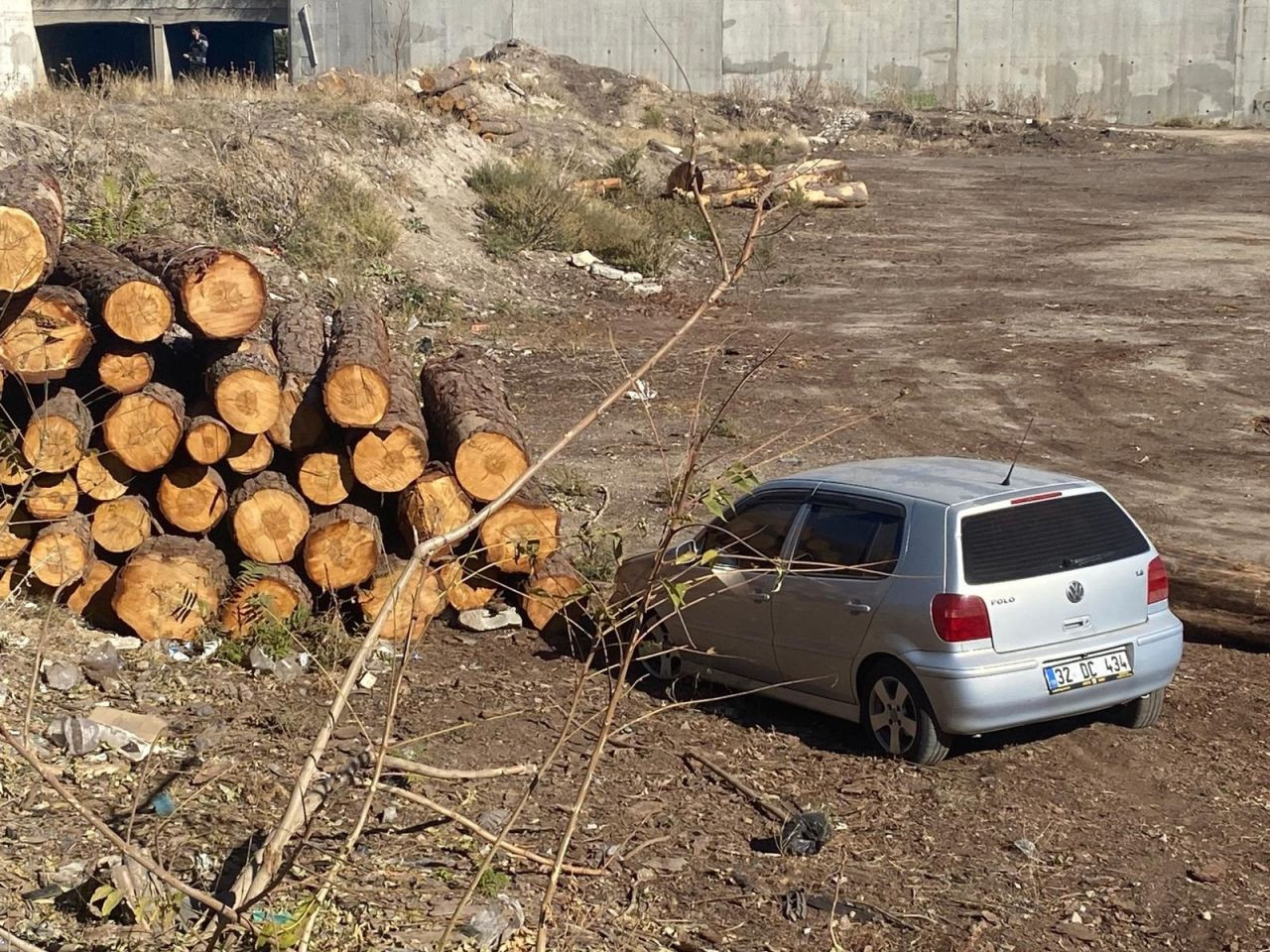 Isparta’da kontrolden çıkan otomobil tomrukların üzerinden düştü: 2 yaralı - Sayfa 4