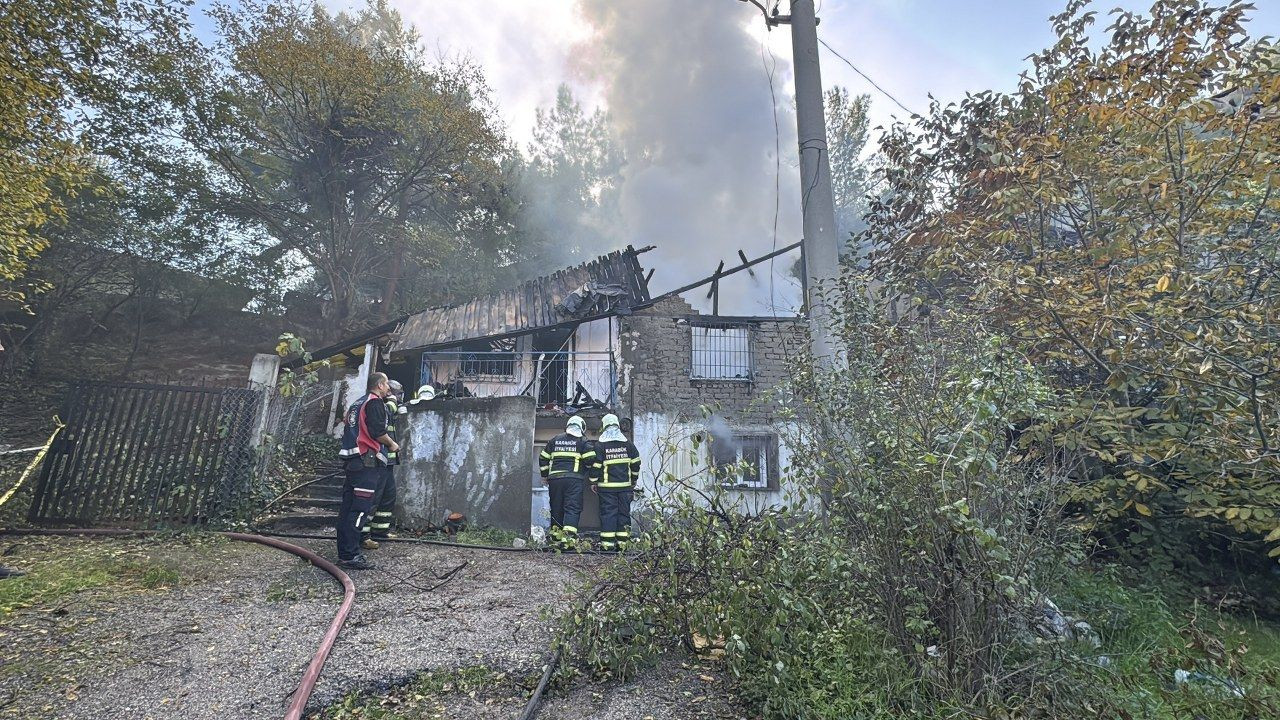 İki katlı ev alev alev yandı, yangın ormana sıçramadan söndürüldü - Sayfa 6