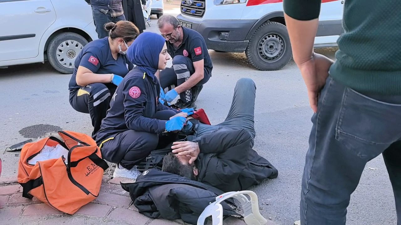 Bursa'da Motosiklet ile Otomobil Çarpıştı, Sürücü Hastaneye Kaldırıldı! - Sayfa 5