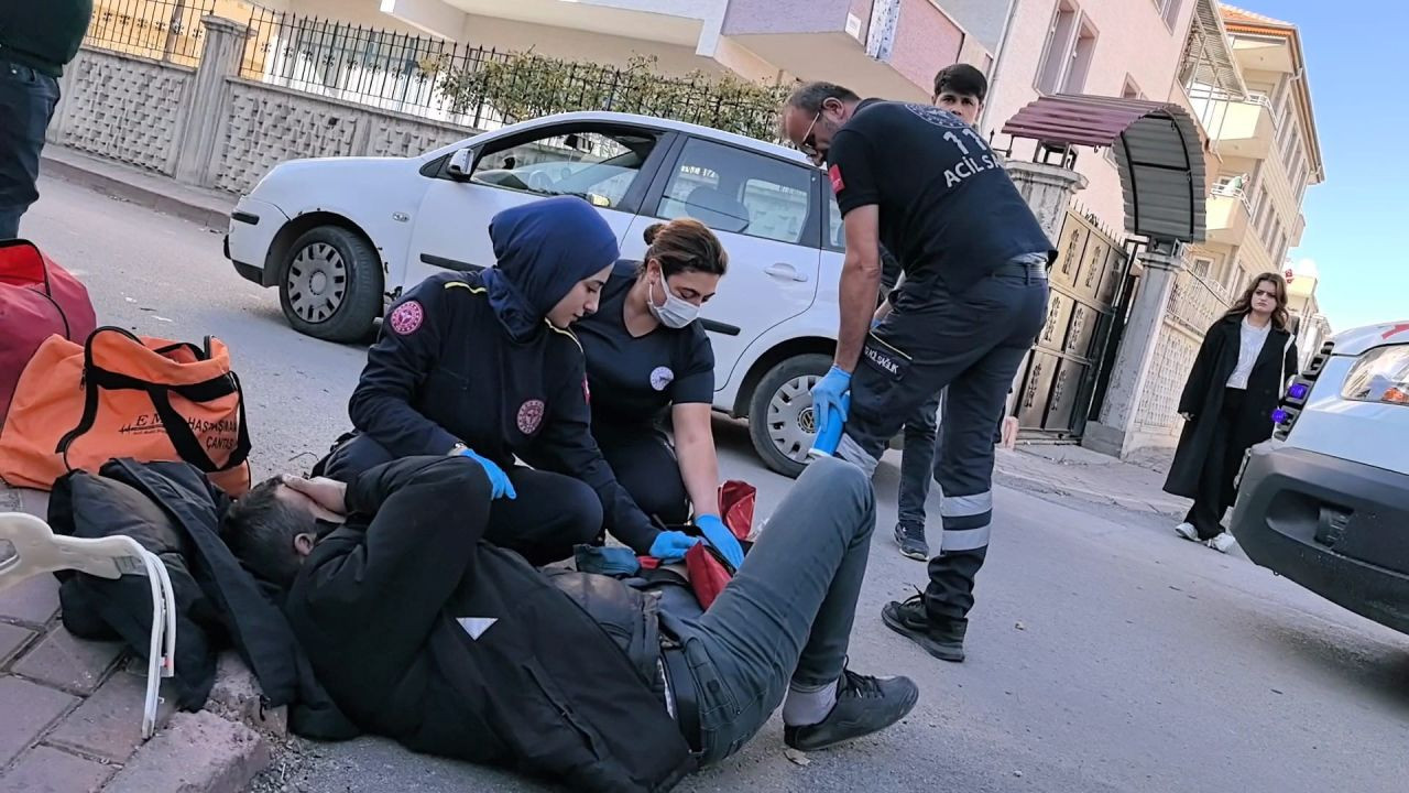 Bursa'da Motosiklet ile Otomobil Çarpıştı, Sürücü Hastaneye Kaldırıldı! - Sayfa 4