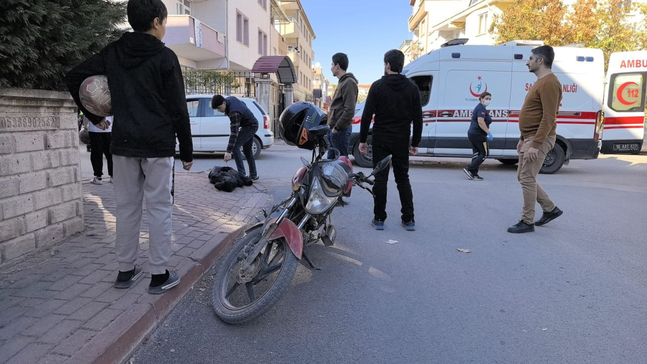 Bursa'da Motosiklet ile Otomobil Çarpıştı, Sürücü Hastaneye Kaldırıldı! - Sayfa 1