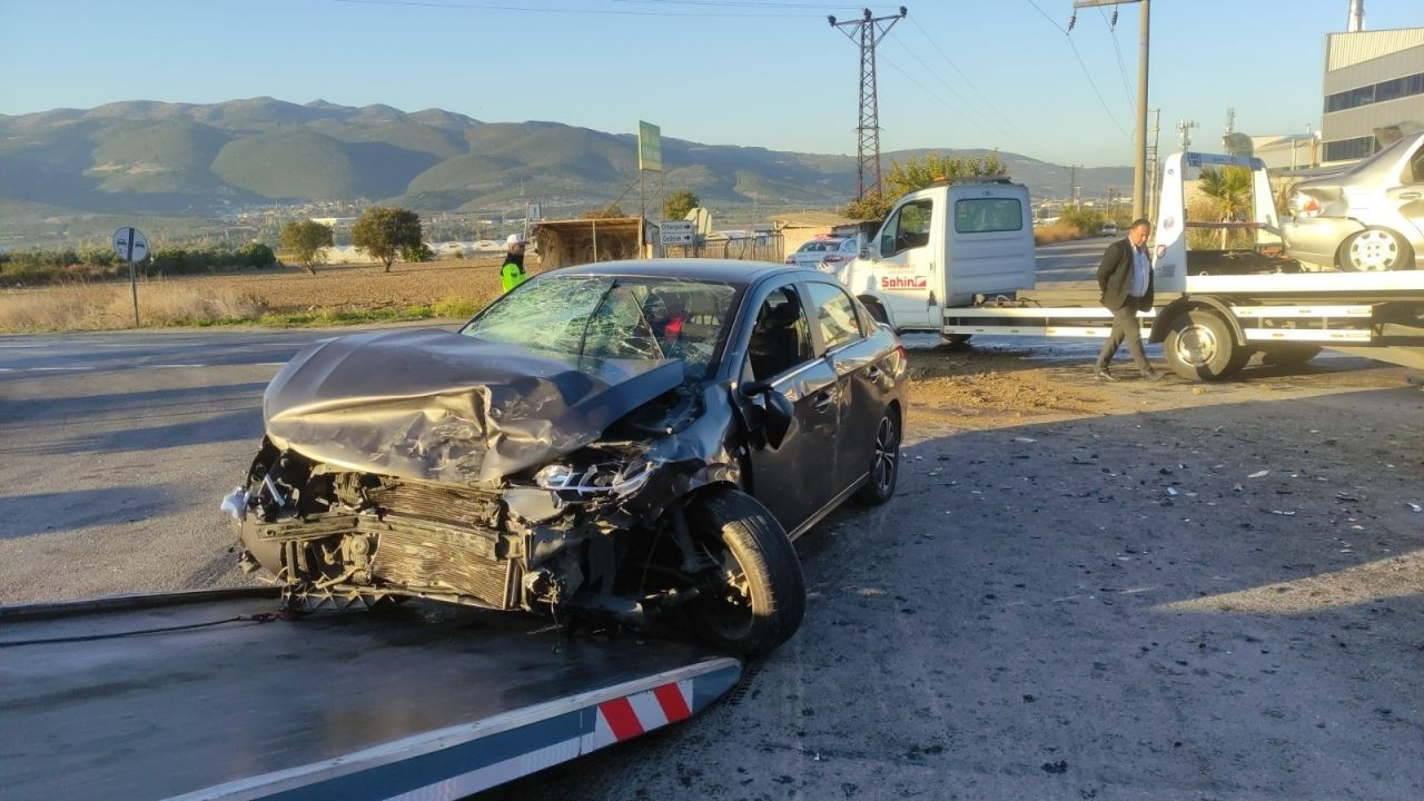 Bursa'da Feci Kaza: 2 Otomobil Kafa Kafaya Çarpıştı, 7 Yaralı! - Sayfa 7