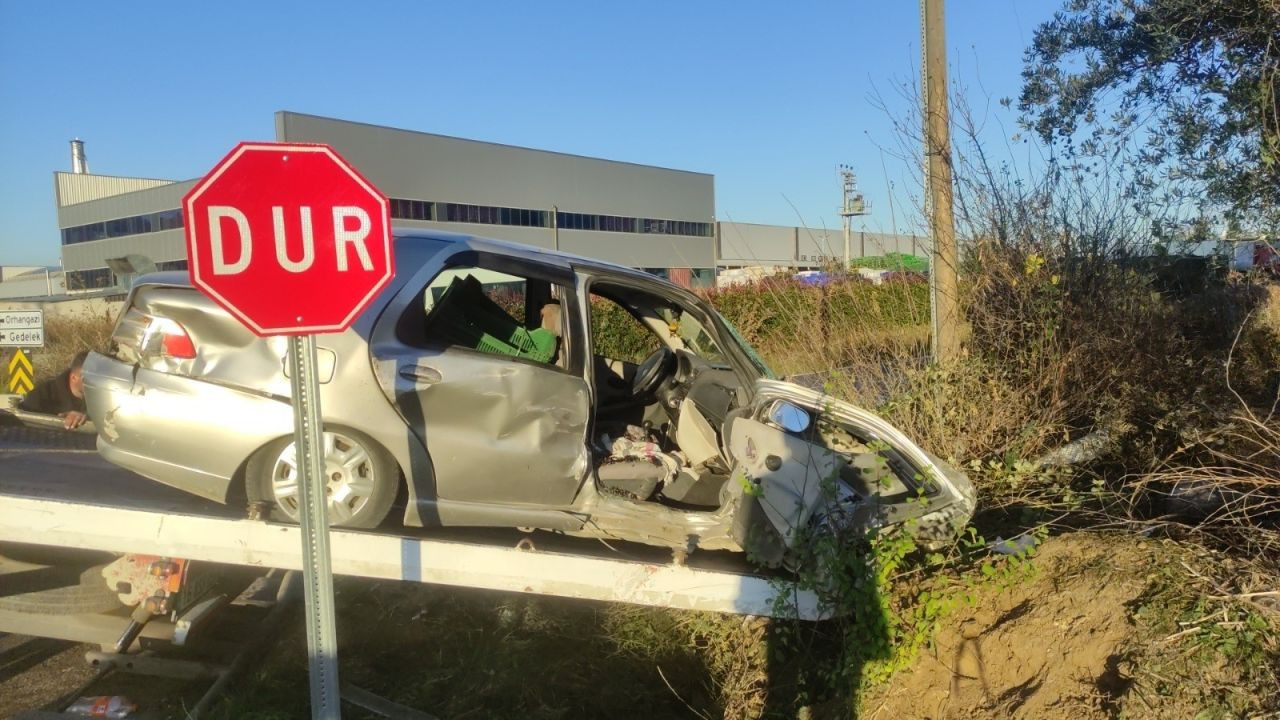 Bursa'da Feci Kaza: 2 Otomobil Kafa Kafaya Çarpıştı, 7 Yaralı! - Sayfa 1