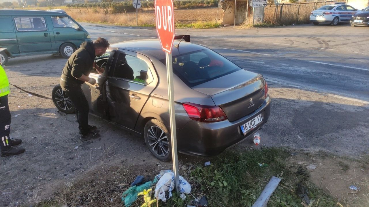 Bursa'da Feci Kaza: 2 Otomobil Kafa Kafaya Çarpıştı, 7 Yaralı! - Sayfa 2