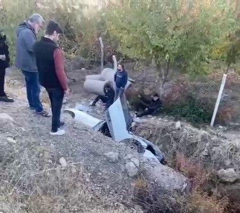 Adıyaman Kahta’da Otomobil ve Kamyonet Çarpıştı: 11 Yaralı - Sayfa 1