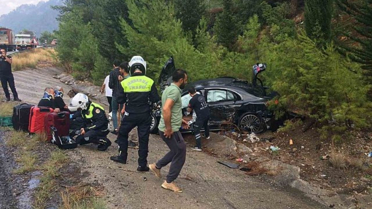 Antalya-Isparta yolunda zincirleme kaza: 2 ölü, 6 ağır yaralı