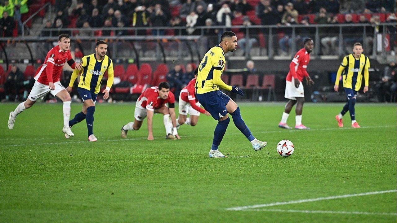 Fenerbahçe' de İletişim Sorunu mu var? - Sayfa 3