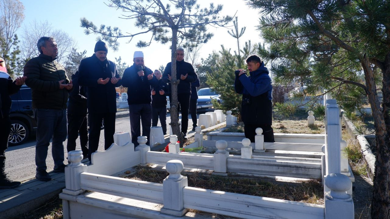 Gazeteci Sebahattin Yılmaz kabri başında anıldı - Sayfa 3