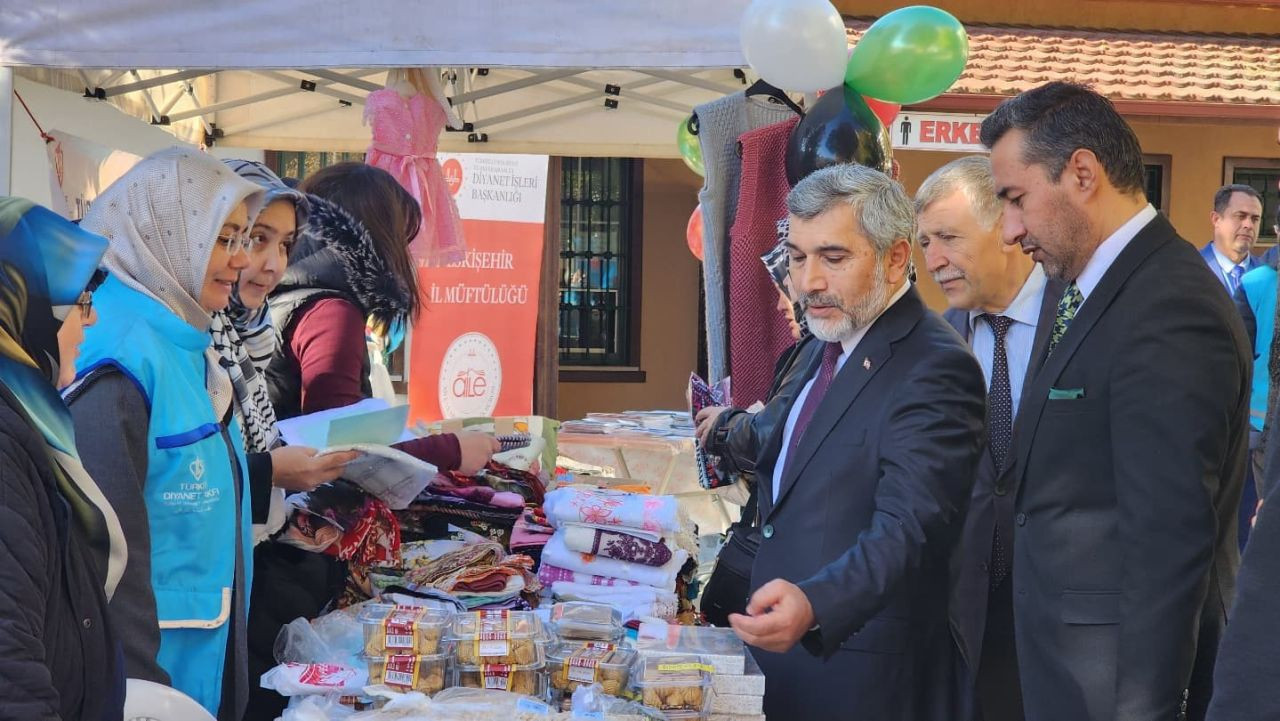 Eskişehir'de Gazze'ye destek için hayır çarşısı açıldı - Sayfa 1