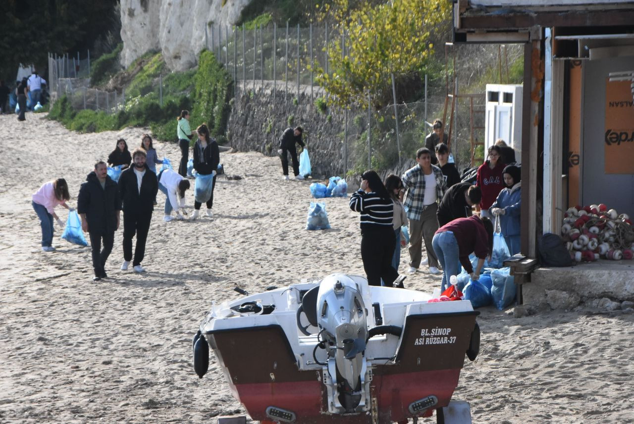 Üniversitesi öğrencilerinden sahil temizliği - Sayfa 2