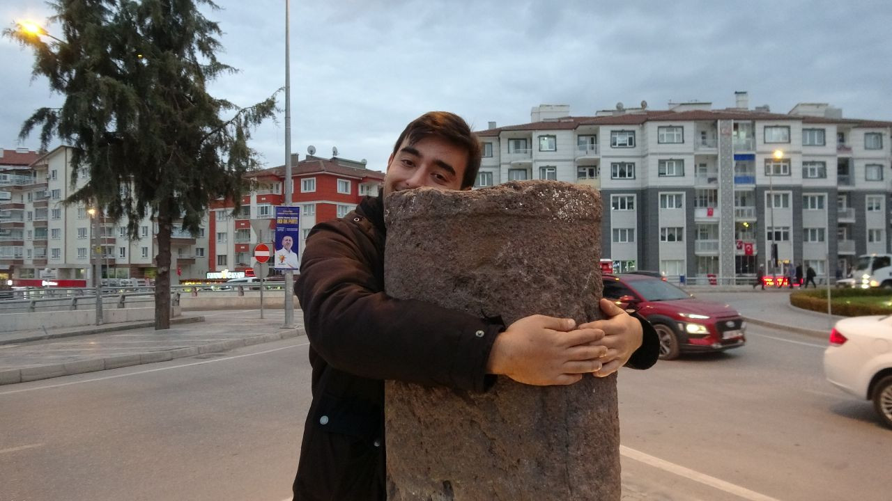 Roma Dönemi'nden Kalan Tarihi 'Kucaklama Taşı' Halk Tarafından İlgi Çekiyor! - Sayfa 2