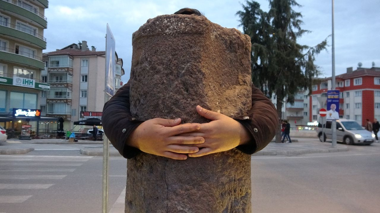 Roma Dönemi'nden Kalan Tarihi 'Kucaklama Taşı' Halk Tarafından İlgi Çekiyor! - Sayfa 1