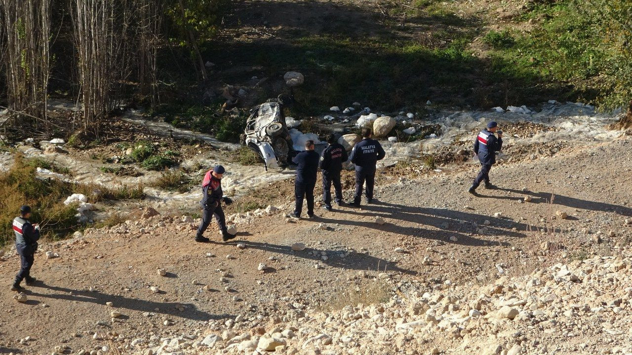 Trafiğe Kapalı Yola Girdi, Dere Yatağına Uçarak Canından Oldu! - Sayfa 1