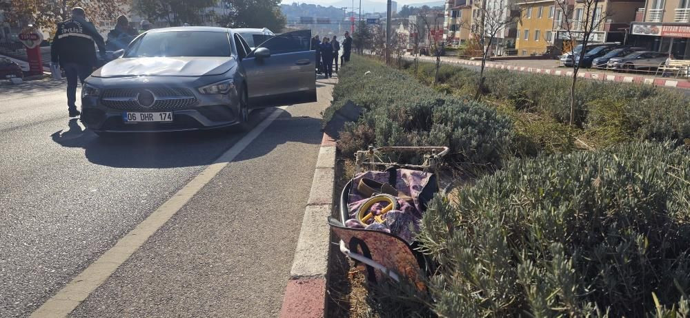 Bilecik'te otomobilin çarptığı yaşlı kadın bir yana, elindeki çantası bir yana savrulurken, kadın hayatını kaybetti - Sayfa 3