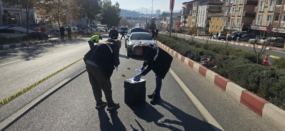 Bilecik'te otomobilin çarptığı yaşlı kadın bir yana, elindeki çantası bir yana savrulurken, kadın hayatını kaybetti - Sayfa 5