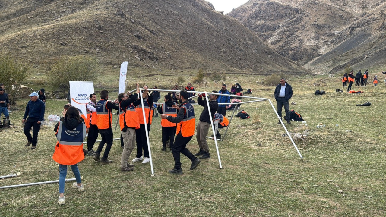 Hakkari'de AFAD gönülleri yaşanabilecek afetlere karşı eğitimden geçti