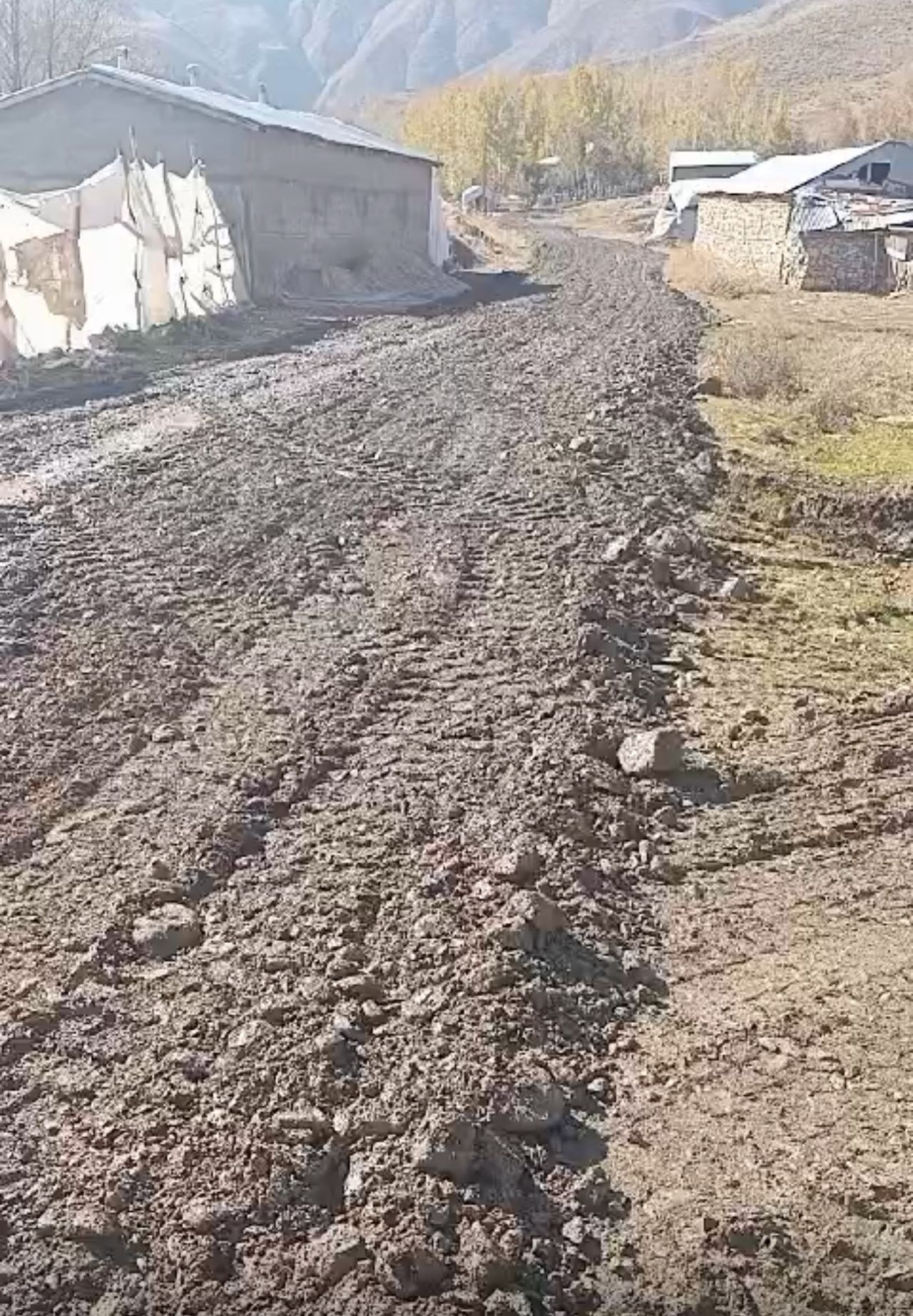 Yüksekova'nın Köyleri Yeni Yollarına ve Su Kanallarına Kavuşuyor - Sayfa 9