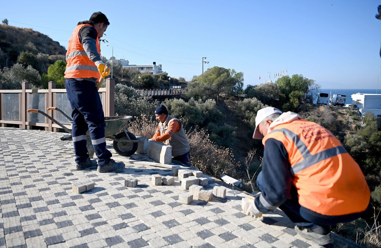 Kuşadası'nda Yol Yapım ve Bakım Çalışmaları Hızla Devam Ediyor - Sayfa 1