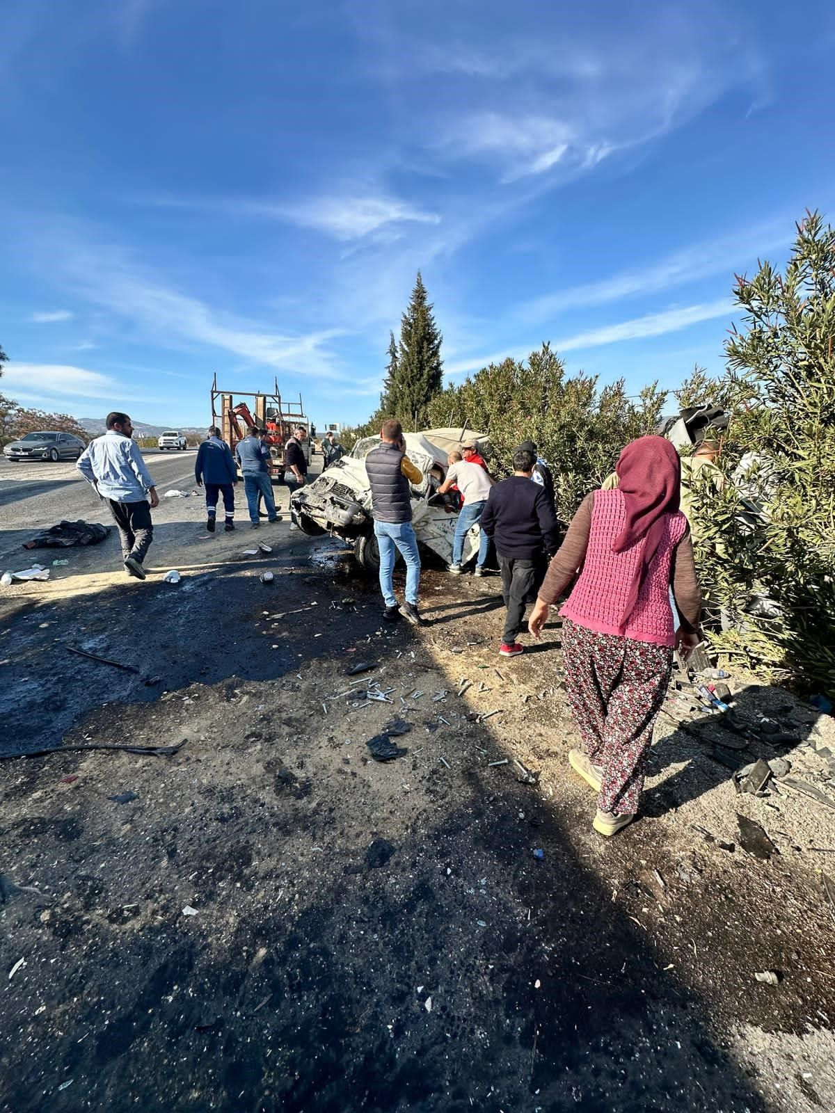 Karşı Şeride Geçen Kamyonet, Otomobille Kafa Kafaya Çarpıştı: 1 Ölü, 1 Yaralı - Sayfa 3