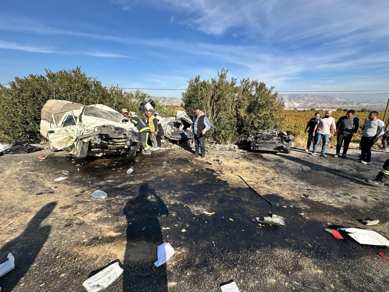 Karşı Şeride Geçen Kamyonet, Otomobille Kafa Kafaya Çarpıştı: 1 Ölü, 1 Yaralı - Sayfa 1