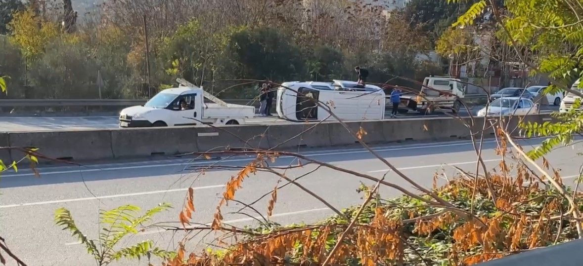 Kontrolden Çıkan Hafif Ticari Araç Yan Yattı: 4 Yaralı - Sayfa 5