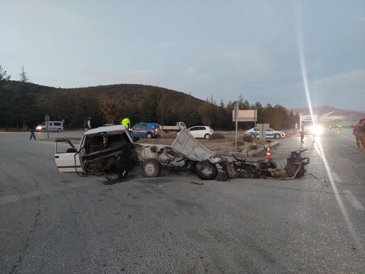 Burdur'da Feci Kaza: 6 Yaralı, Tofaş Otomobil İkiye Bölündü - Sayfa 5