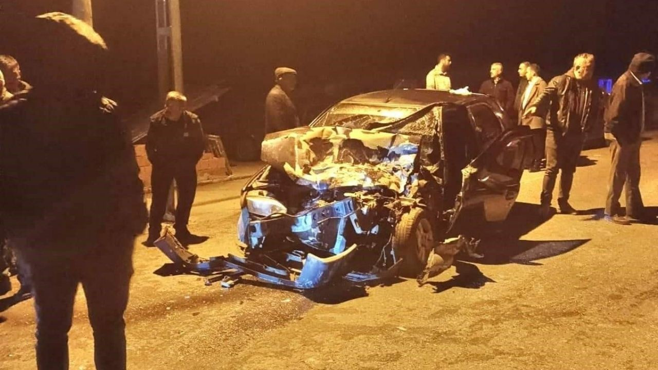 Zonguldak'ta Kamyon İle Çarpışan Otomobilin Sürücüsü Hayatını Kaybetti