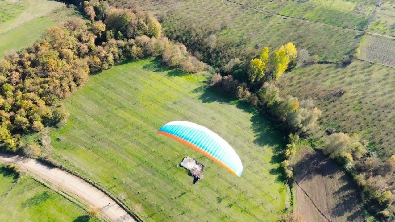 Düzce'de paramotor uçuşu ilgi ile izlendi