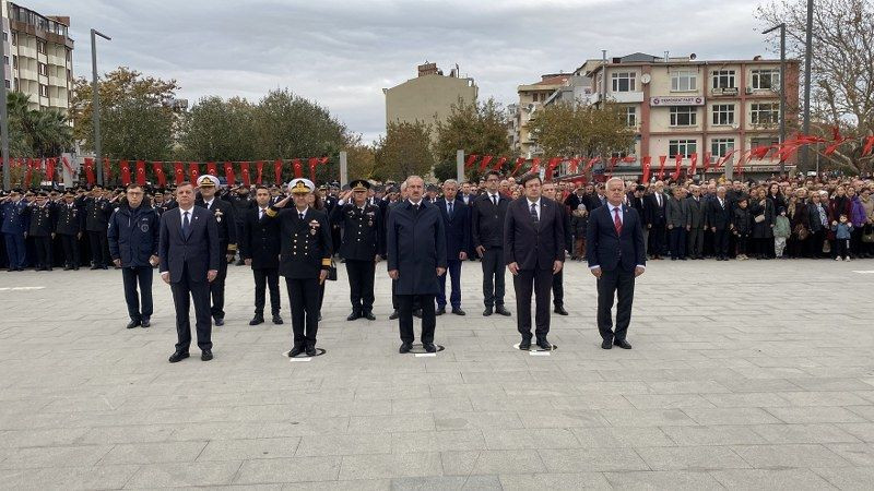 Çanakkale’de "10 Kasım Atatürk’ü Anma Etkinlikleri" Çerçevesinde Cumhuriyet Meydanı’nda Tören Düzenlendi - Sayfa 1