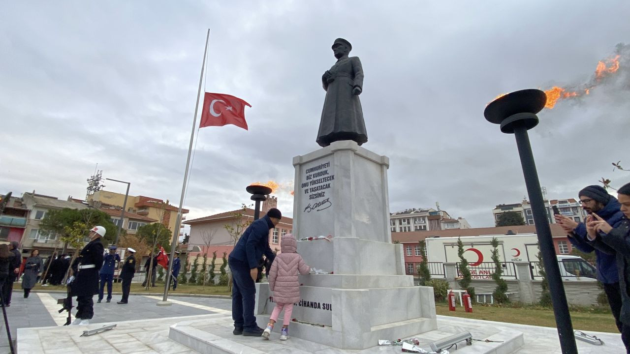 Çanakkale’de "10 Kasım Atatürk’ü Anma Etkinlikleri" Çerçevesinde Cumhuriyet Meydanı’nda Tören Düzenlendi - Sayfa 2